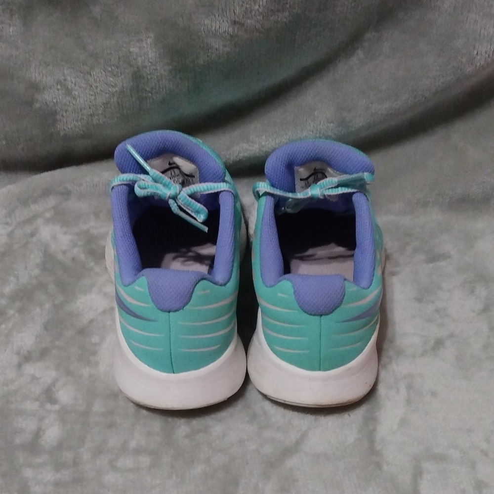 Nike - Picture 4 of 6